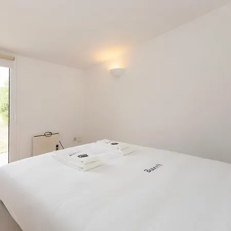 Liiiving In Gaia - Sunny Pool House Apartment *